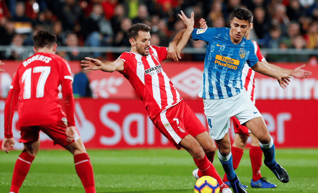 今晨荷甲焦点战；皇家马德里外线爆发；态度坚定；轮换策略成焦点的简单介绍