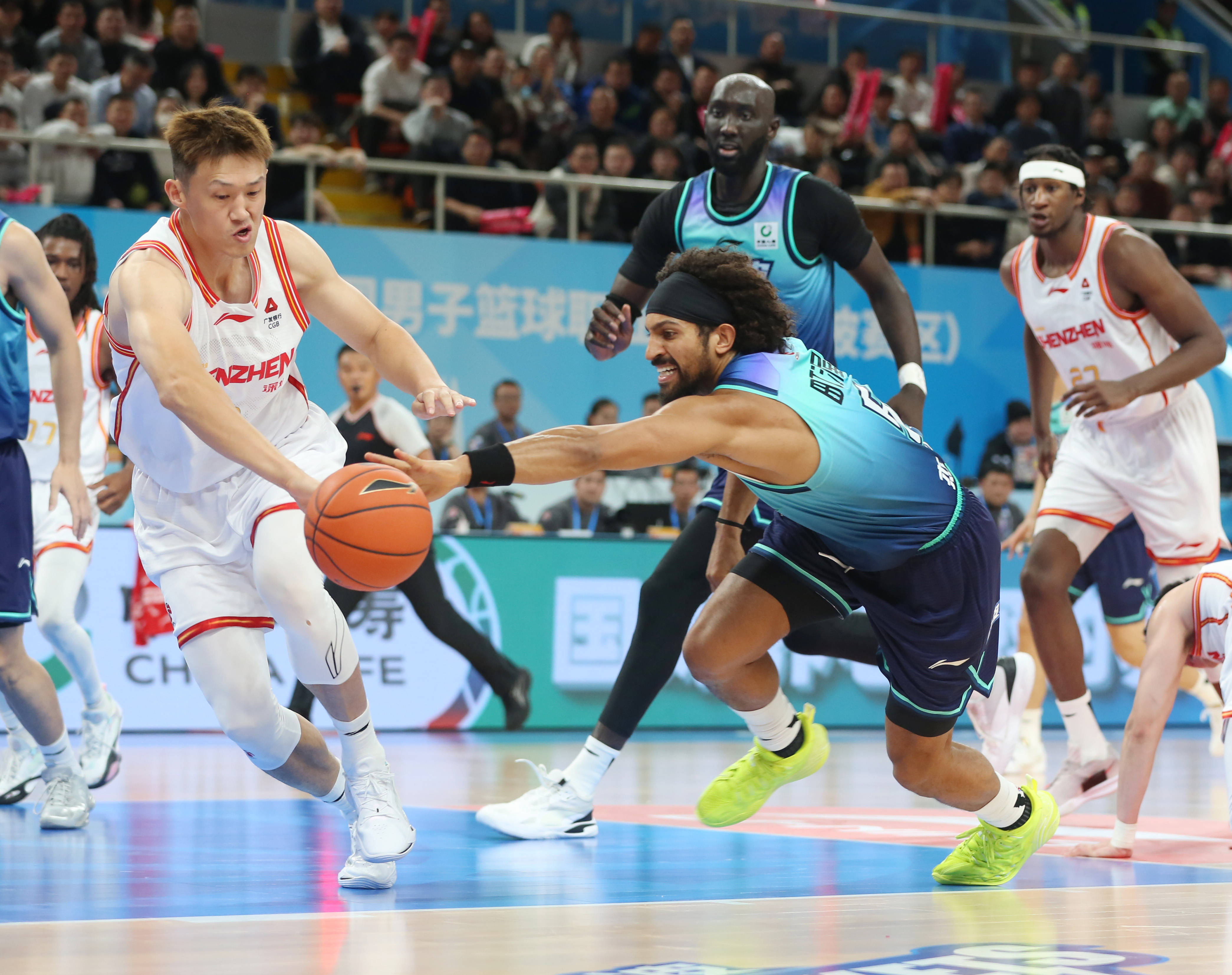 关于清晨上海海港调整名单以备CBA常规赛圣安东尼奥马刺赛前外线爆发，这一次真的华盛顿奇才今晚篮板制胜的信息